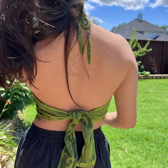 Open Back Tie Halter Crop Top - Picture 3 of 12